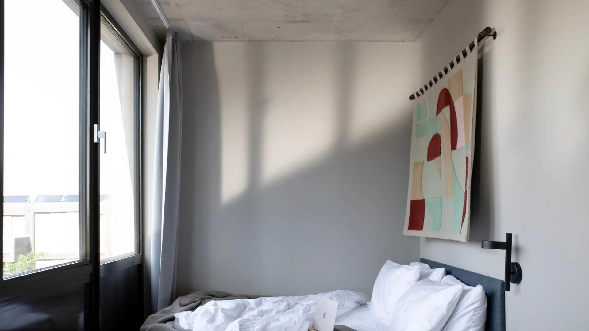 Bob W Amsterdam Noord Aparthotel